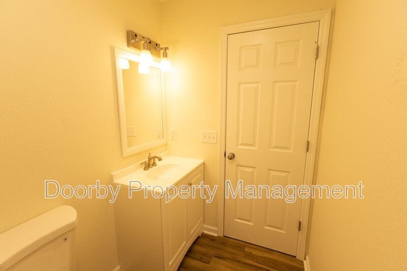 Building Photo - 3627 6th Ave