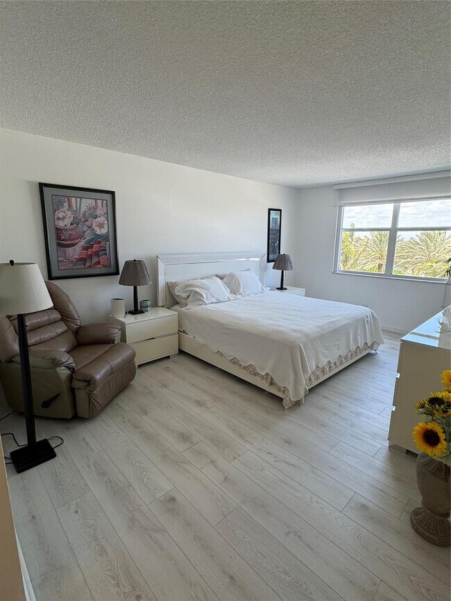 Building Photo - 5200 N Ocean Blvd