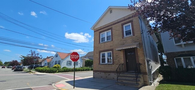Building Photo - 780 6th St