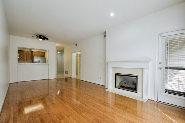 Building Photo - 144 S. 3rd St., #208