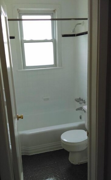 Building Photo - 1135 16th St NE