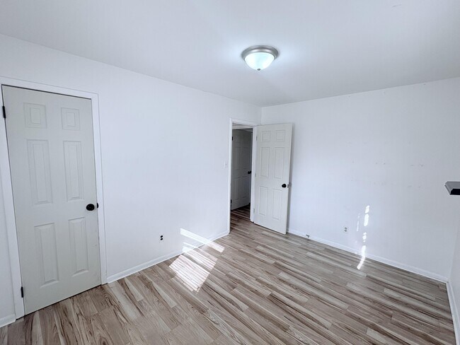 Building Photo - 131 Cole Dr