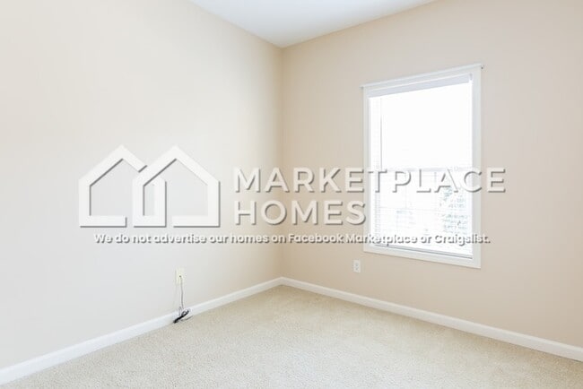 Building Photo - 113 Trailside Way