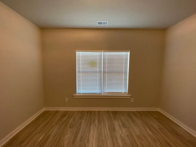Building Photo - Home for Rent in Jemison, AL!