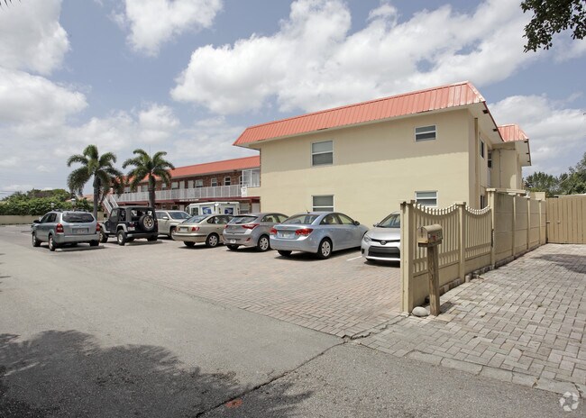 Building Photo - 853 SE 4th Ct