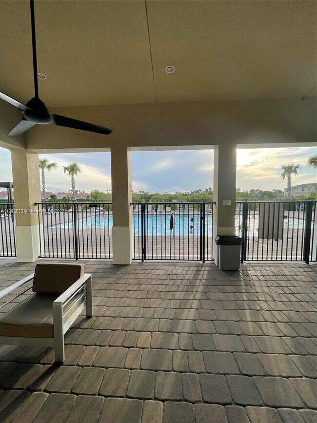 Building Photo - 552 NE 4th Terrace