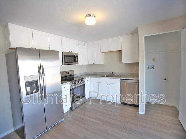 Building Photo - 13036 N 17th Ave