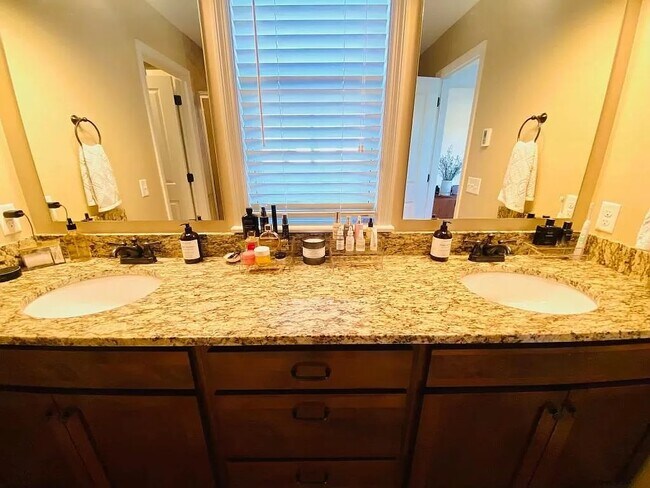 Building Photo - Upton