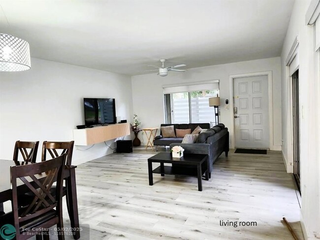 Building Photo - 575 NW 98th Ave