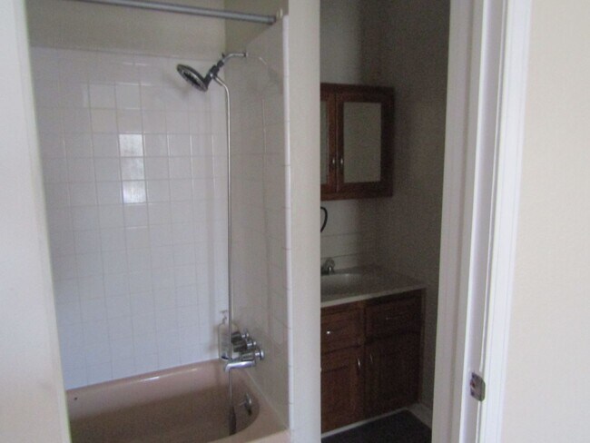 Building Photo - 1306 Garth Dr