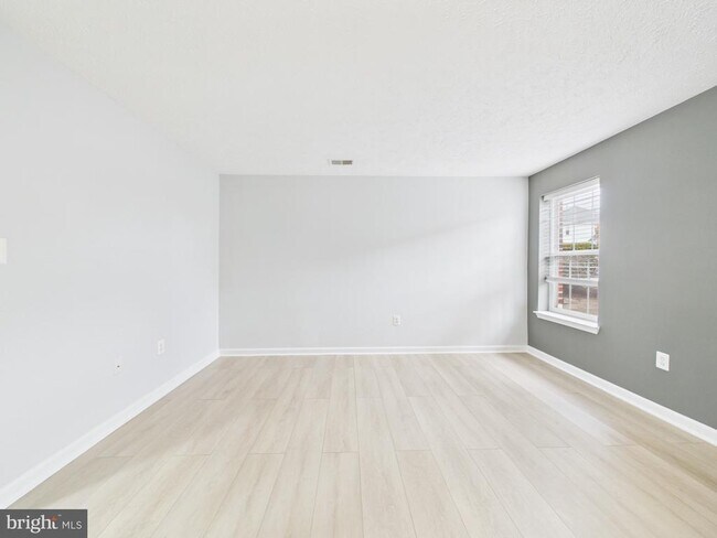 Building Photo - 7981 Calvary Ct