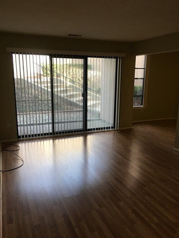 Building Photo - 46 Shrewsbury Green Dr