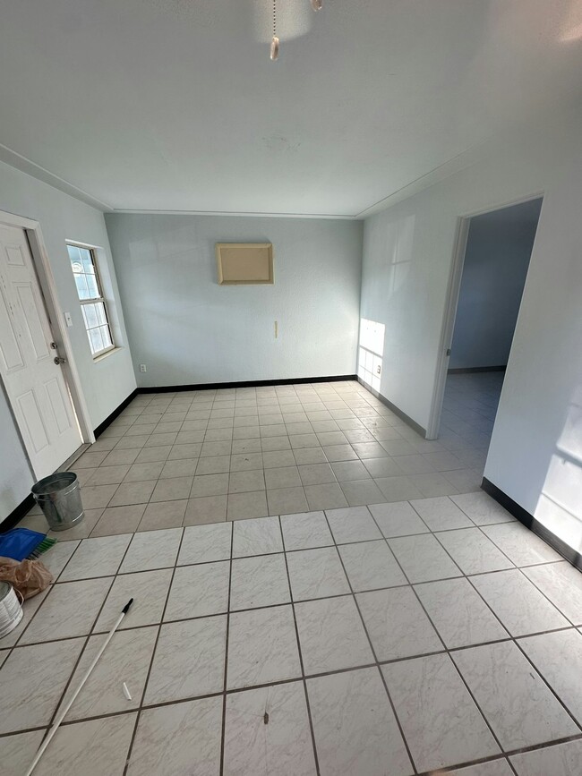 Building Photo - 10464 106th Ave N