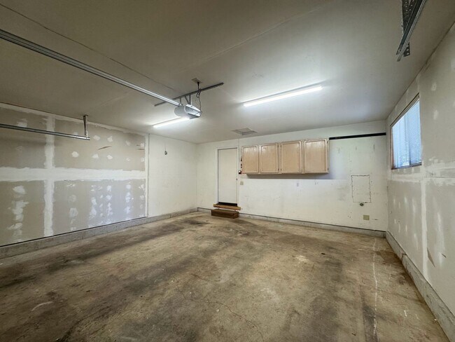 Building Photo - Charming 3-Bedroom Home in Desirable Gem H...
