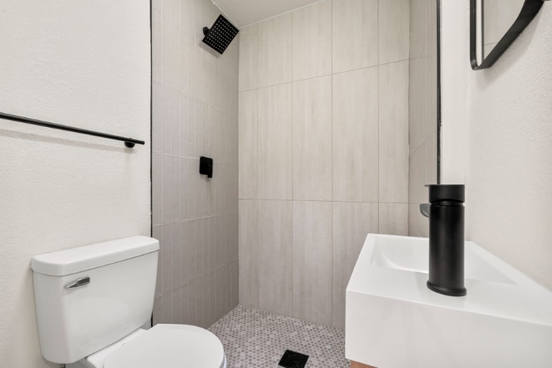 Building Photo - 704 E Dakota Ave