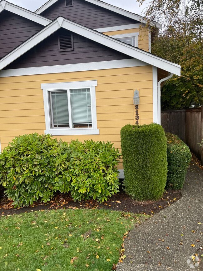 Building Photo - Beautiful Home in Olympia