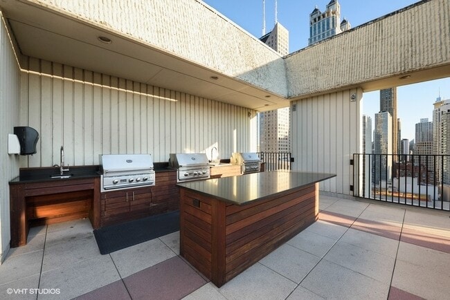 Building Photo - 100 E Bellevue Pl