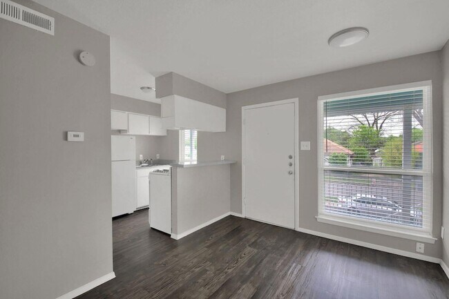 Building Photo - 4406 Avenue C