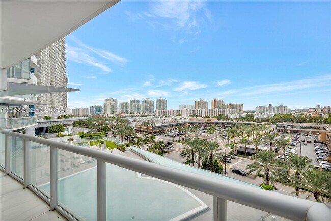 Building Photo - 17121 Collins Ave