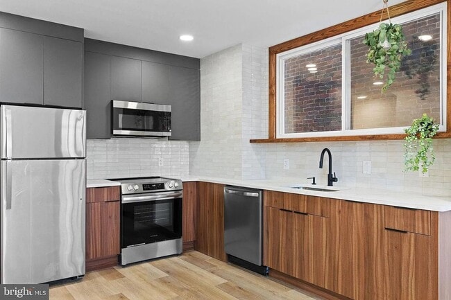 Building Photo - 1502 S 52nd St