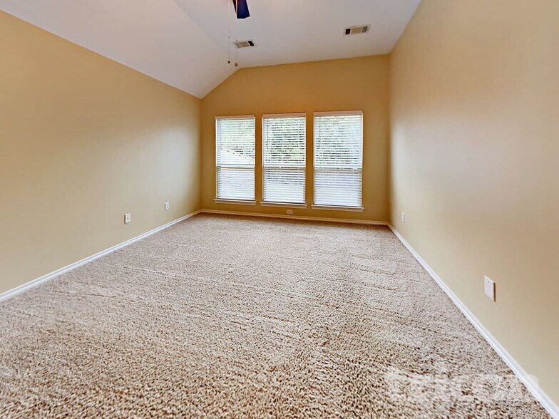 Building Photo - 8622 Granville Dr