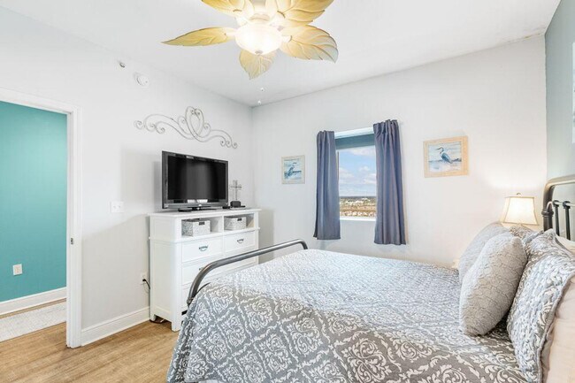 Building Photo - 365 E Beach Blvd