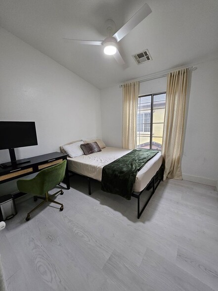 Building Photo - 1350 S Greenfield Rd