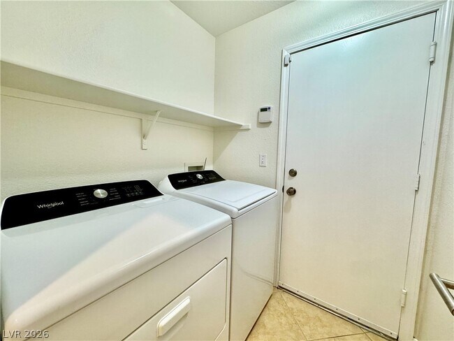 Building Photo - 1437 Waterton Dr