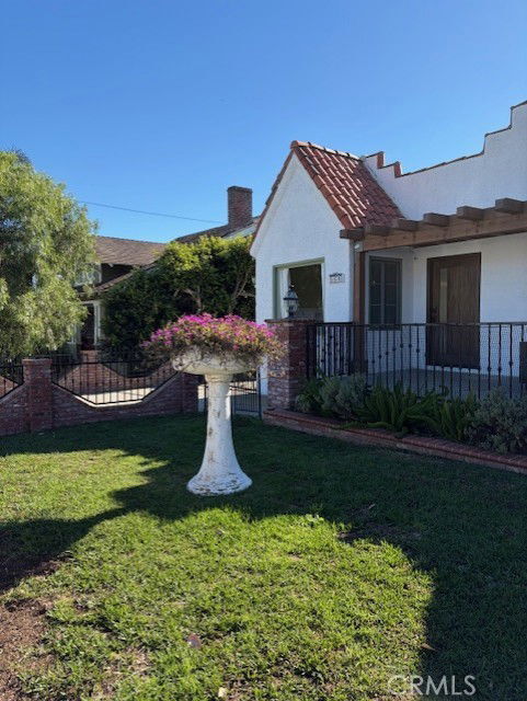 Building Photo - 559 W 39th St