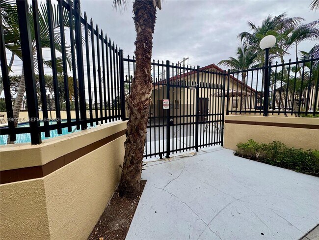 Building Photo - 6375 SW 136th Ct