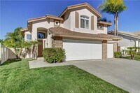 Building Photo - View Home 3 Bedrooms Plus