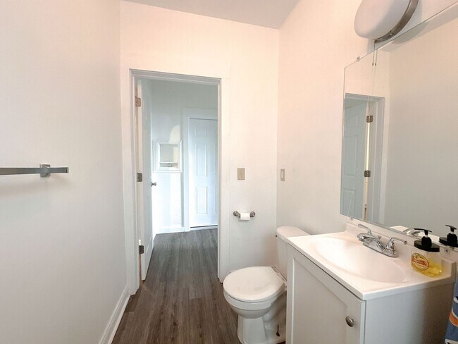 Building Photo - 1 bedroom 1 bath