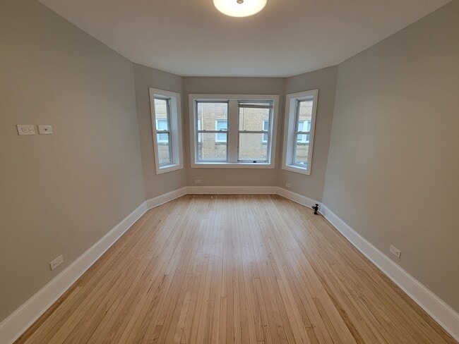 Building Photo - 6430 N Richmond St