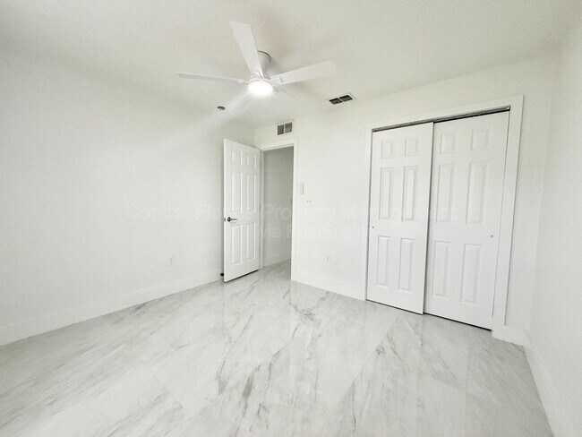 Building Photo - 1909 Bayport Dr