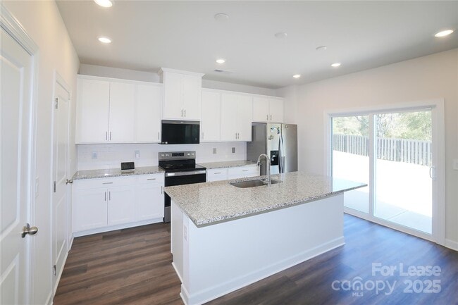 Building Photo - 221 Arden Dr