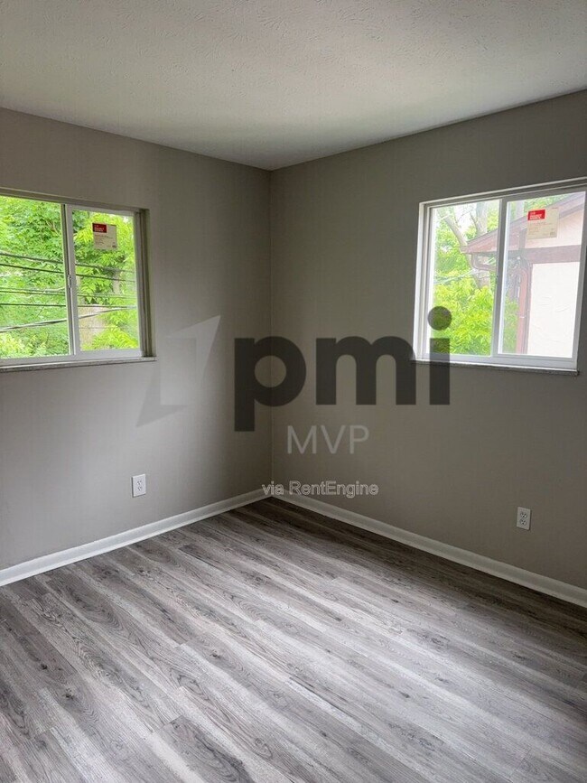 Building Photo - 822 Whitethorne Ave