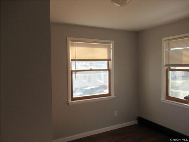 Building Photo - 26 Glass St