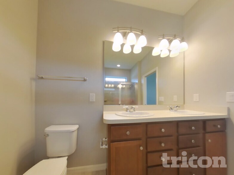 Building Photo - 6133 100th Ave E