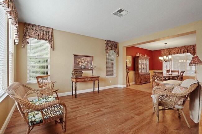 Building Photo - 549 Glenbriar Cir