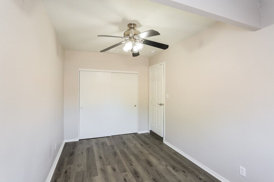 Building Photo - 9103 N 63rd Ln