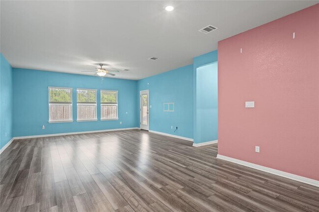 Building Photo - 204 Jordan Vly Dr