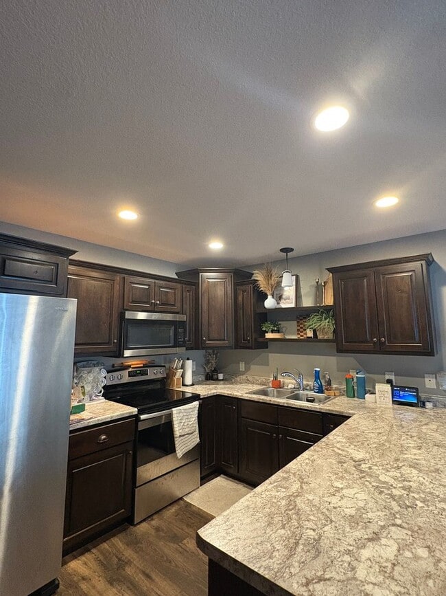 Building Photo - 812 Daisy Ln