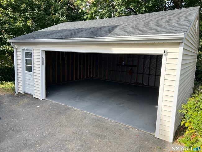 Building Photo - 18 Wessels Pl