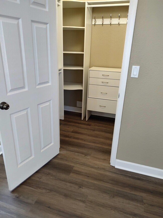 Building Photo - 3324 Calumet Dr