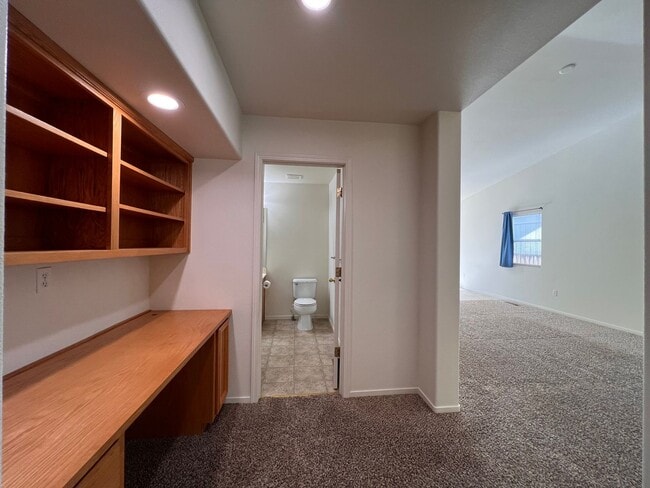 Building Photo - Centrally located 3 bedroom home in Fernley- 3 car garage