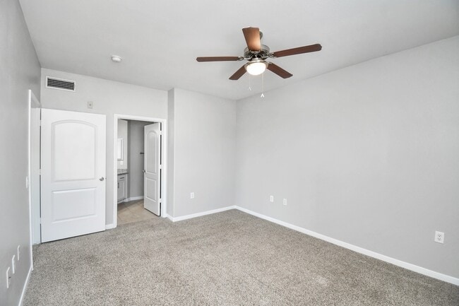 Building Photo - 6777 Sommerall Dr