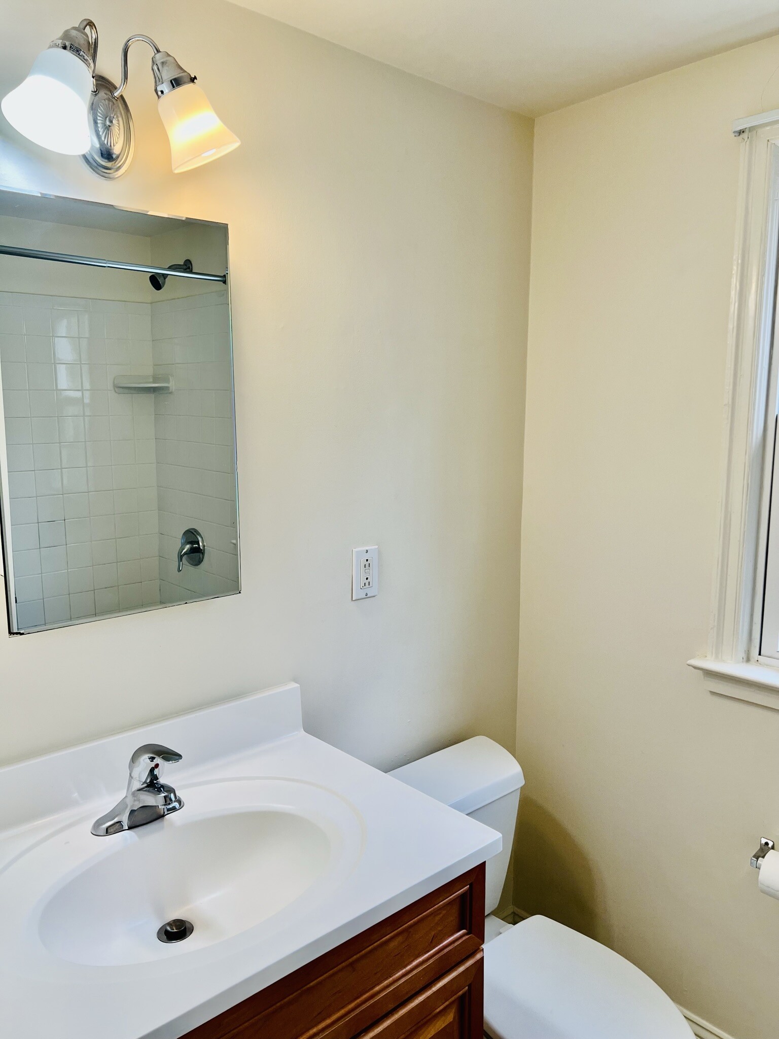 Building Photo - 6 Kensico Knoll Pl