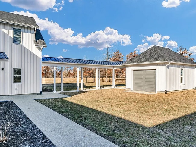 Building Photo - NEW LISTING-5 bedroom, 3 bathroom farmhouse-DeLand, Illinois