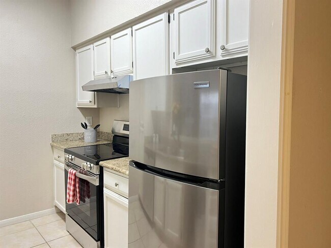 Building Photo - 728 Bering Dr