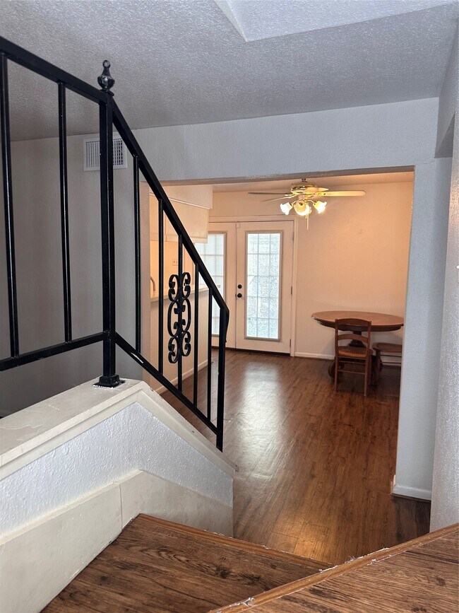 Building Photo - 1413 Bonanza Rd